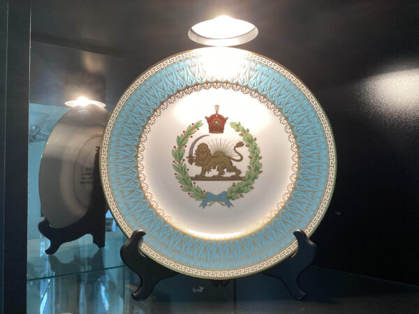 Imperia Logo on plated gold rim